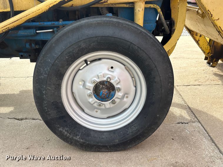 image for item FG2882 1971 Ford 3000 tractor