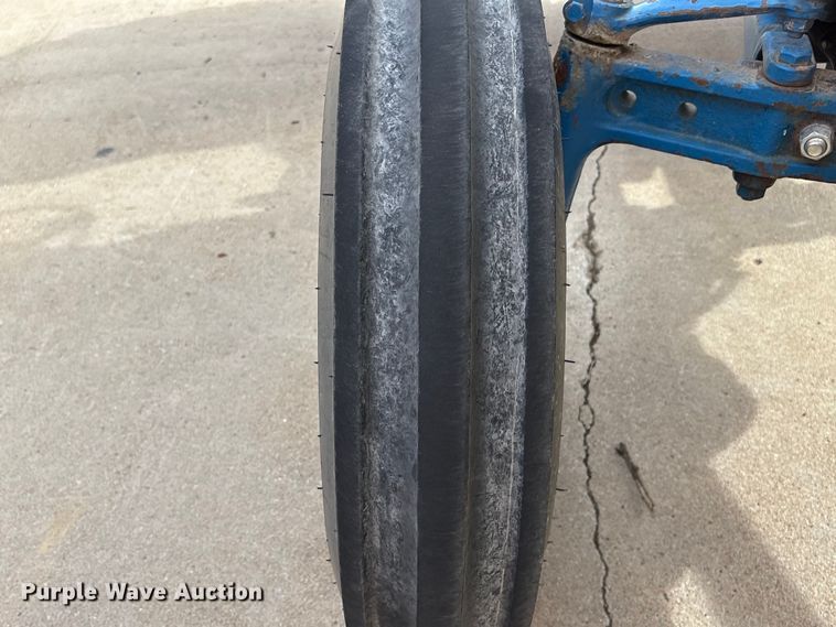 image for item FG2882 1971 Ford 3000 tractor