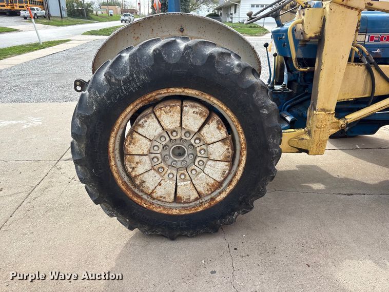 image for item FG2882 1971 Ford 3000 tractor