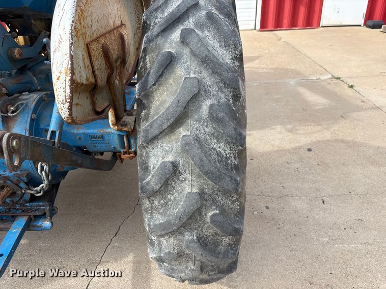 image for item FG2882 1971 Ford 3000 tractor