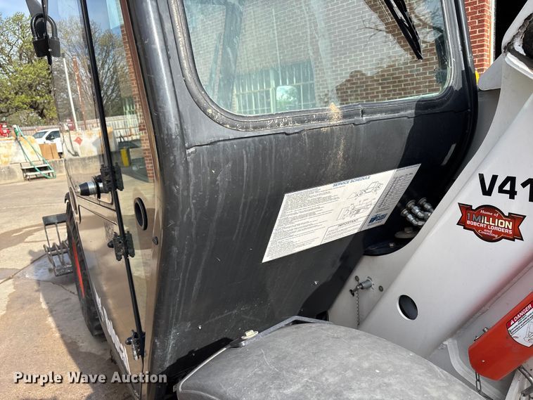 image for item FI0879 2016 Bobcat V417 telehandler