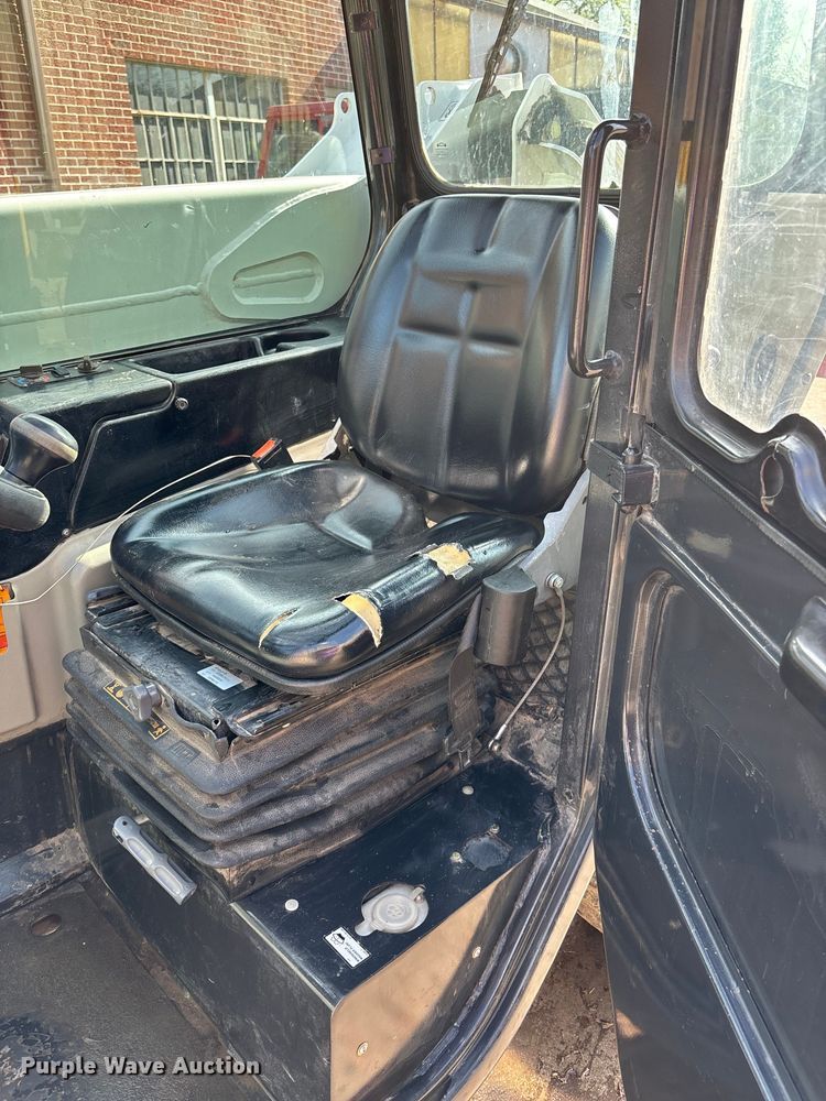 image for item FI0879 2016 Bobcat V417 telehandler