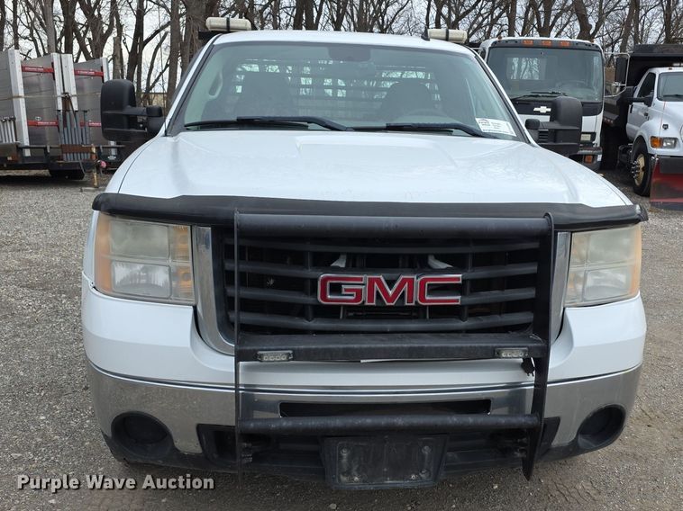 image for item FI0895 2008 GMC Sierra 2500HD flatbed pickup truck