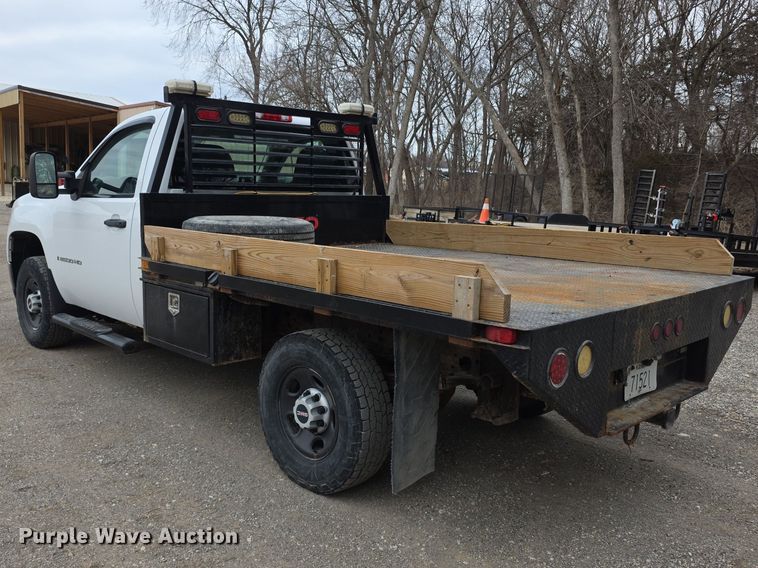 image for item FI0895 2008 GMC Sierra 2500HD flatbed pickup truck