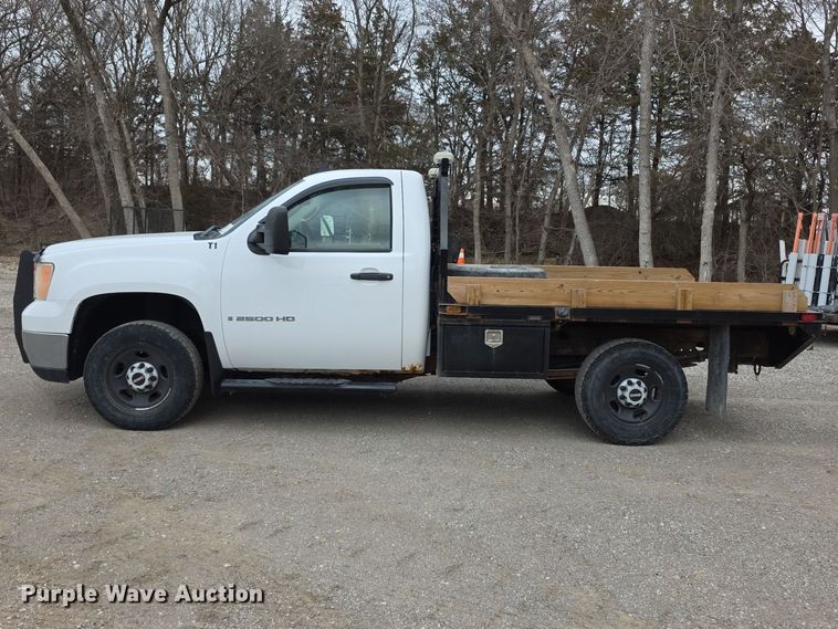 image for item FI0895 2008 GMC Sierra 2500HD flatbed pickup truck