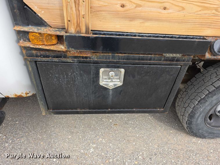 image for item FI0895 2008 GMC Sierra 2500HD flatbed pickup truck