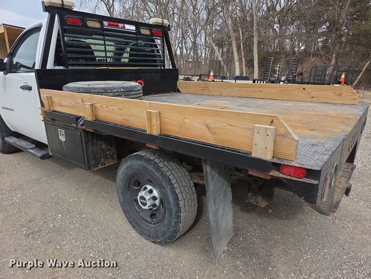 image for item FI0895 2008 GMC Sierra 2500HD flatbed pickup truck