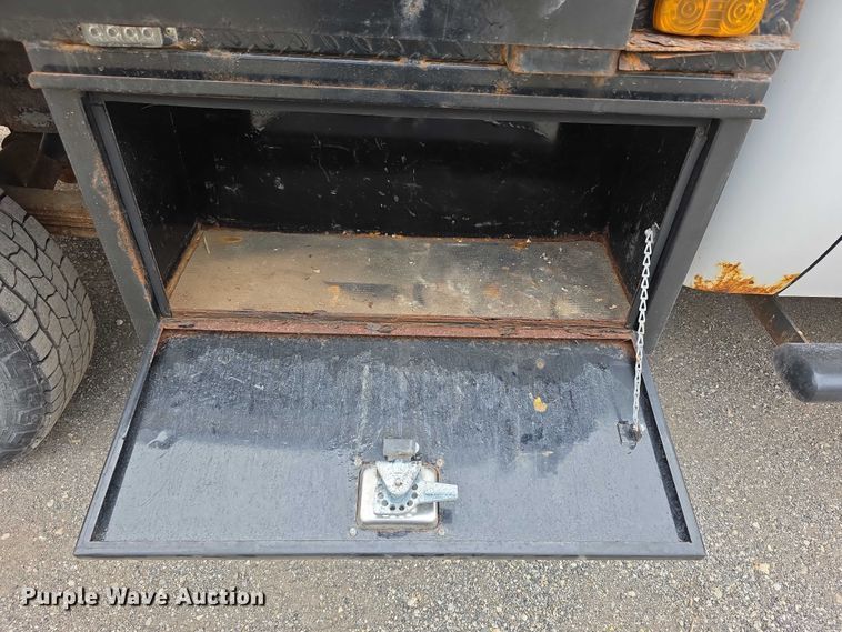 image for item FI0895 2008 GMC Sierra 2500HD flatbed pickup truck