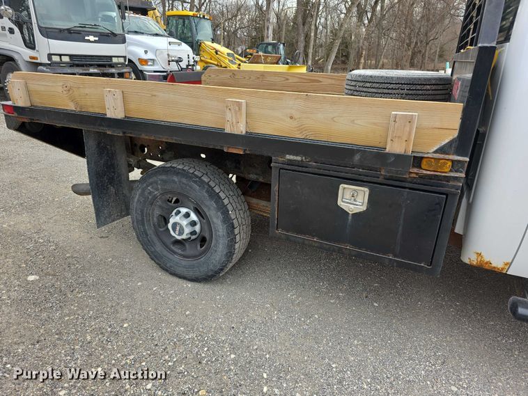image for item FI0895 2008 GMC Sierra 2500HD flatbed pickup truck