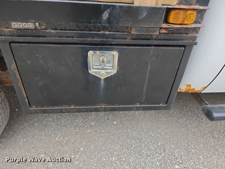 image for item FI0895 2008 GMC Sierra 2500HD flatbed pickup truck