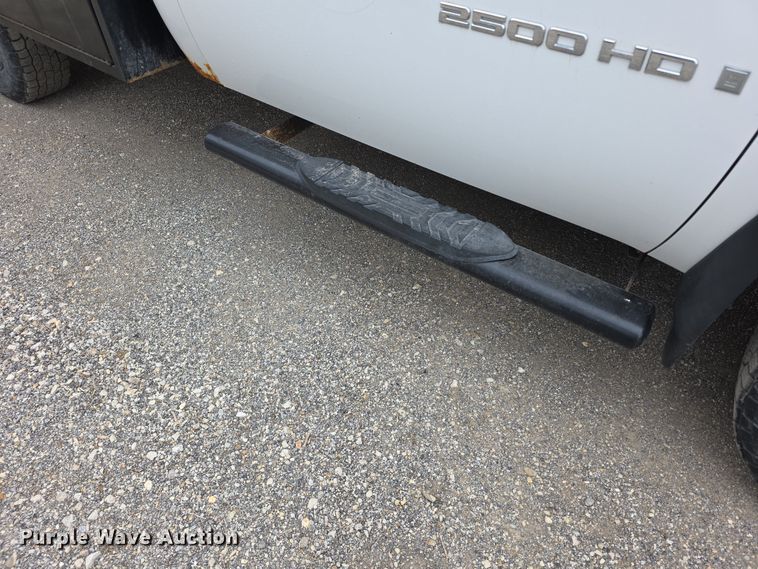 image for item FI0895 2008 GMC Sierra 2500HD flatbed pickup truck