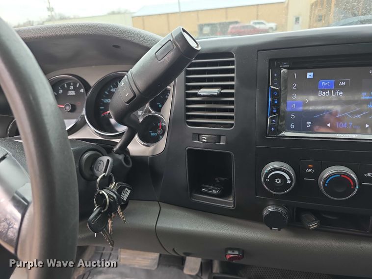 image for item FI0895 2008 GMC Sierra 2500HD flatbed pickup truck