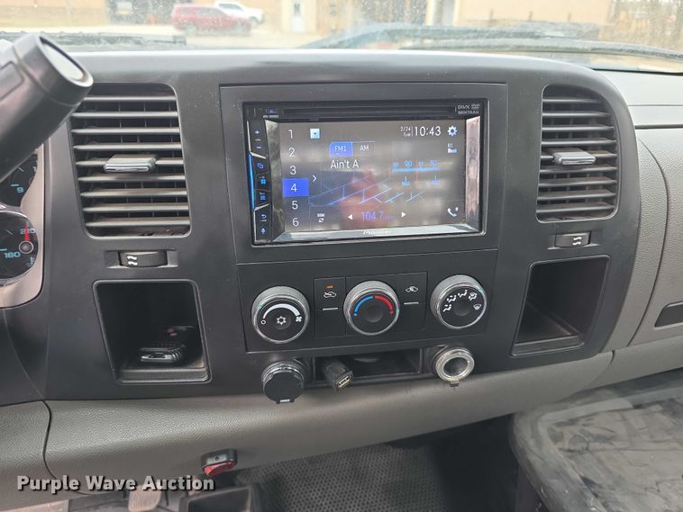 image for item FI0895 2008 GMC Sierra 2500HD flatbed pickup truck