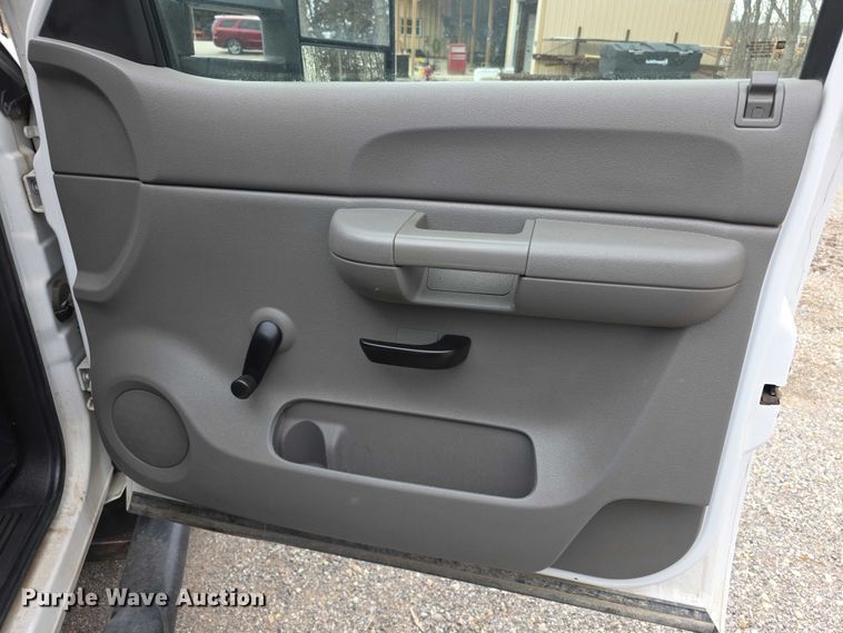 image for item FI0895 2008 GMC Sierra 2500HD flatbed pickup truck