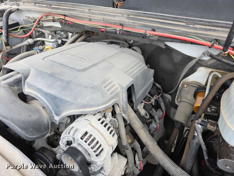 image for item FI0895 2008 GMC Sierra 2500HD flatbed pickup truck