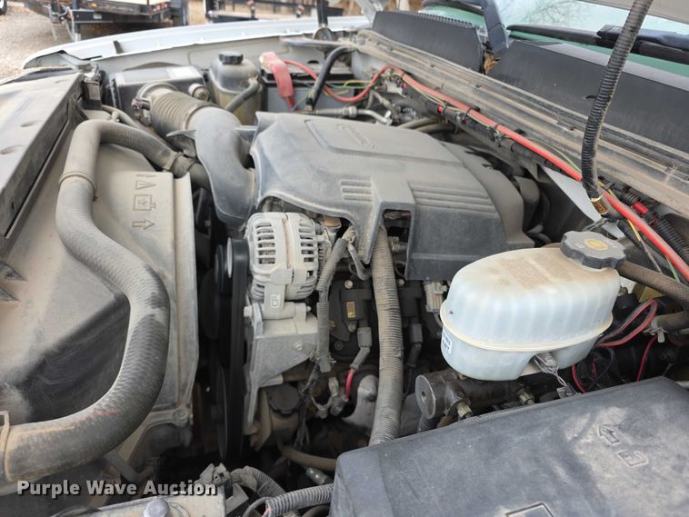 image for item FI0895 2008 GMC Sierra 2500HD flatbed pickup truck