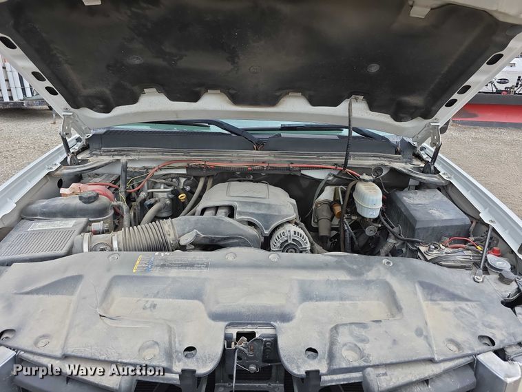 image for item FI0895 2008 GMC Sierra 2500HD flatbed pickup truck