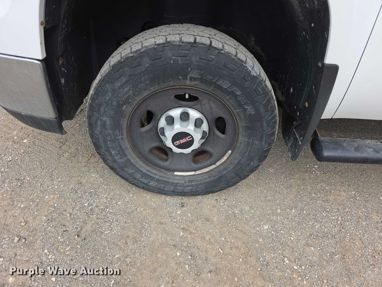 image for item FI0895 2008 GMC Sierra 2500HD flatbed pickup truck