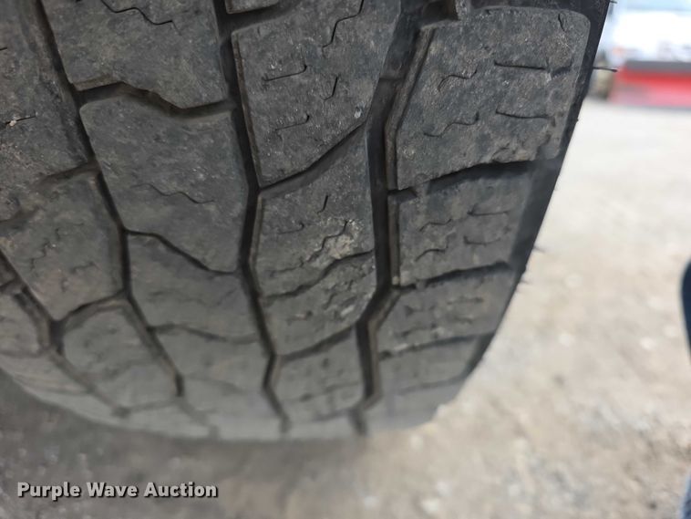 image for item FI0895 2008 GMC Sierra 2500HD flatbed pickup truck