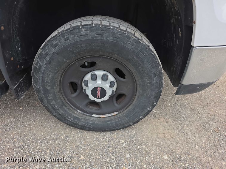 image for item FI0895 2008 GMC Sierra 2500HD flatbed pickup truck