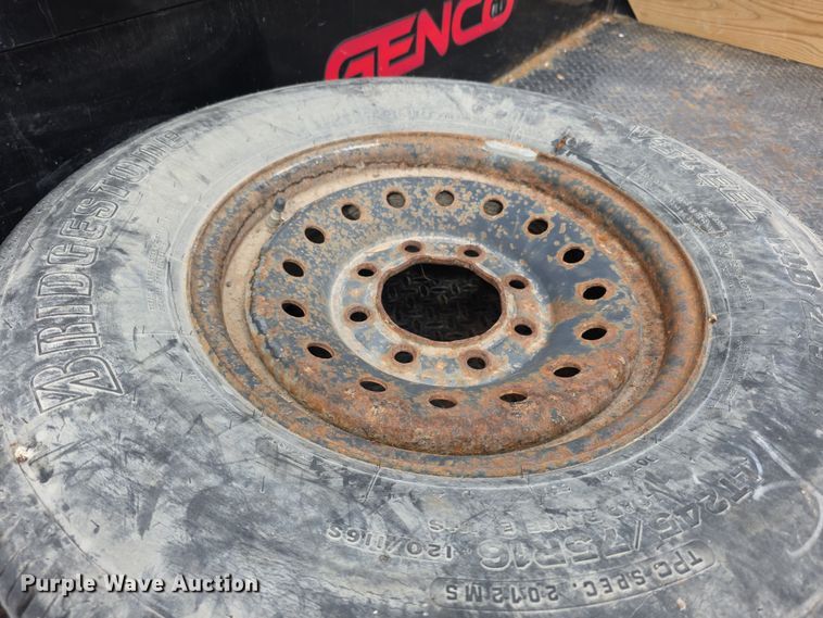 image for item FI0895 2008 GMC Sierra 2500HD flatbed pickup truck