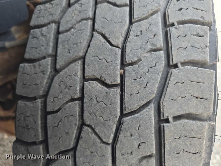 image for item FI0895 2008 GMC Sierra 2500HD flatbed pickup truck