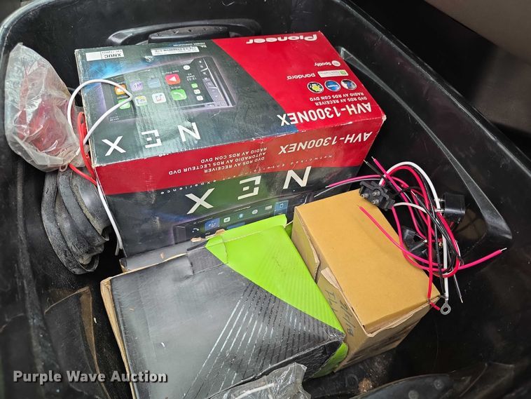 image for item FI0895 2008 GMC Sierra 2500HD flatbed pickup truck