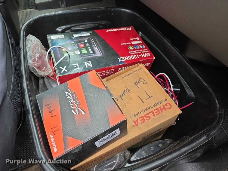 image for item FI0895 2008 GMC Sierra 2500HD flatbed pickup truck