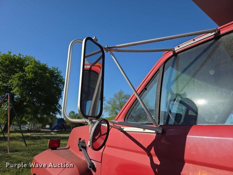 image for item FI0956 1992 Ford F600 dump truck