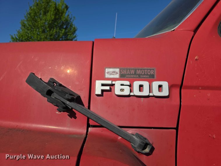 image for item FI0956 1992 Ford F600 dump truck