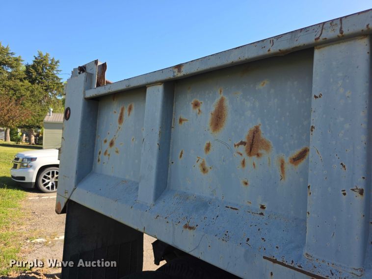 image for item FI0956 1992 Ford F600 dump truck