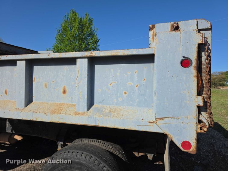 image for item FI0956 1992 Ford F600 dump truck