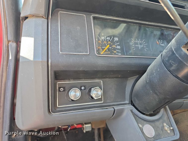 image for item FI0956 1992 Ford F600 dump truck