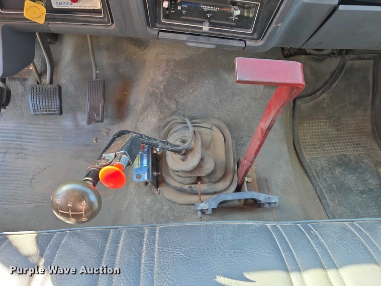 image for item FI0956 1992 Ford F600 dump truck