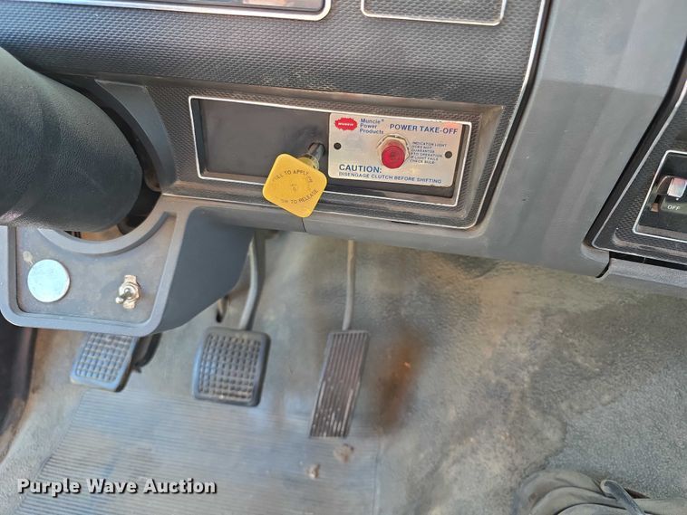 image for item FI0956 1992 Ford F600 dump truck