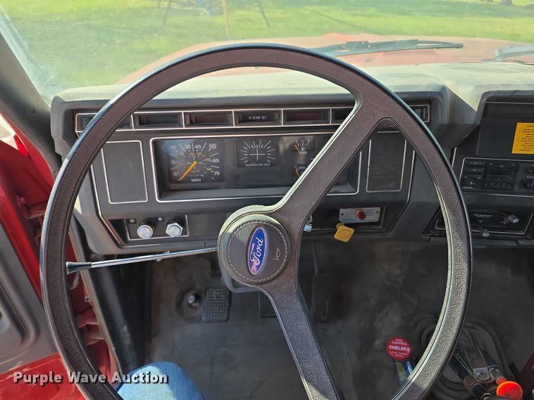 image for item FI0956 1992 Ford F600 dump truck