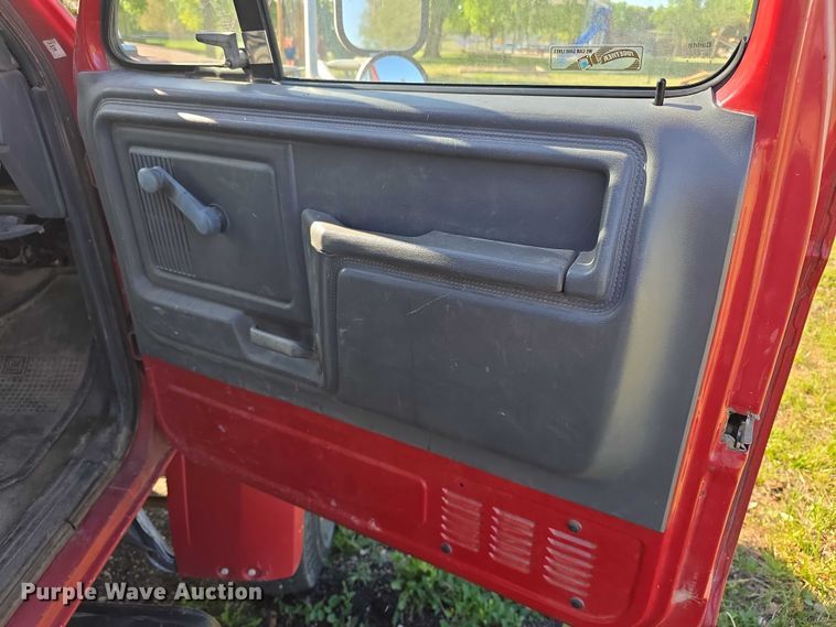 image for item FI0956 1992 Ford F600 dump truck