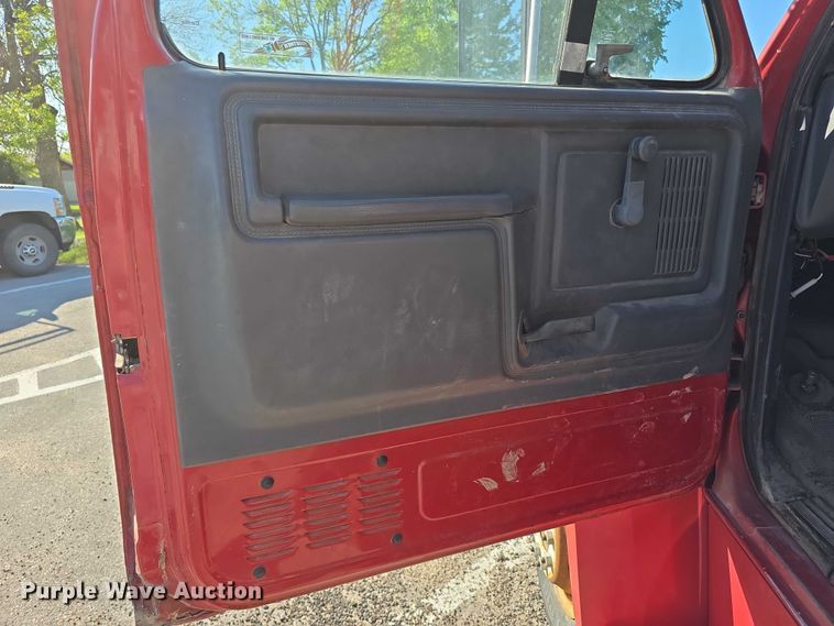 image for item FI0956 1992 Ford F600 dump truck
