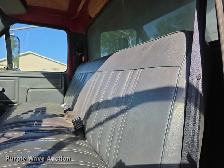 image for item FI0956 1992 Ford F600 dump truck