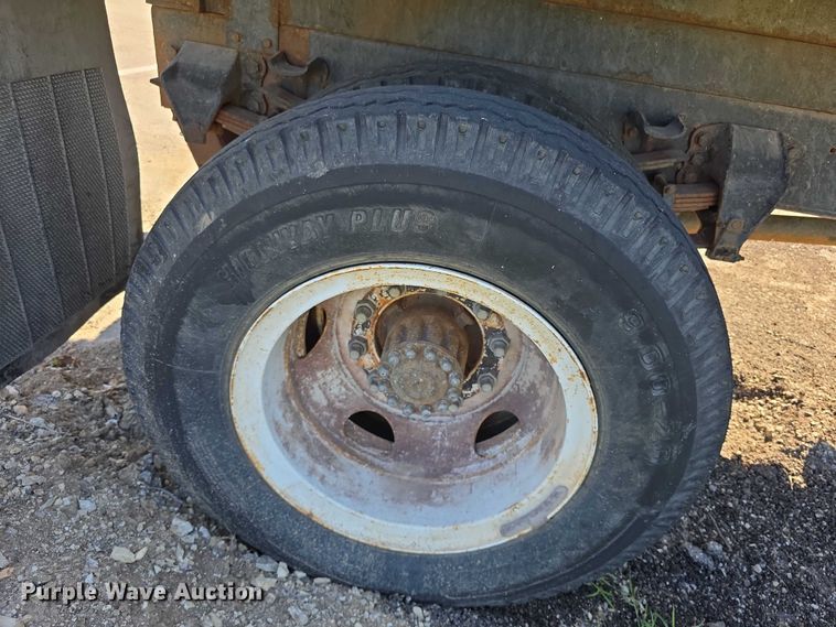 image for item FI0956 1992 Ford F600 dump truck