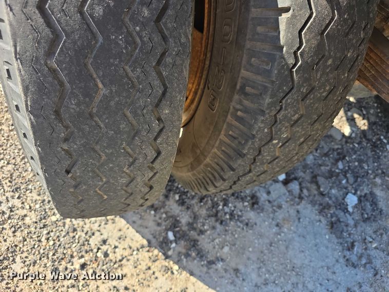 image for item FI0956 1992 Ford F600 dump truck