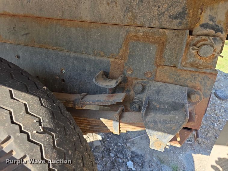 image for item FI0956 1992 Ford F600 dump truck