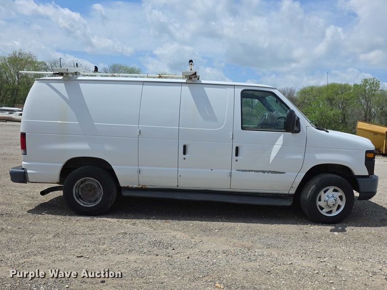 image for item FI0971 2013 Ford E350 Super Duty delivery van