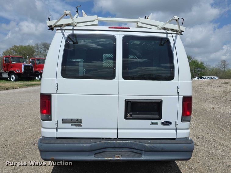 image for item FI0971 2013 Ford E350 Super Duty delivery van