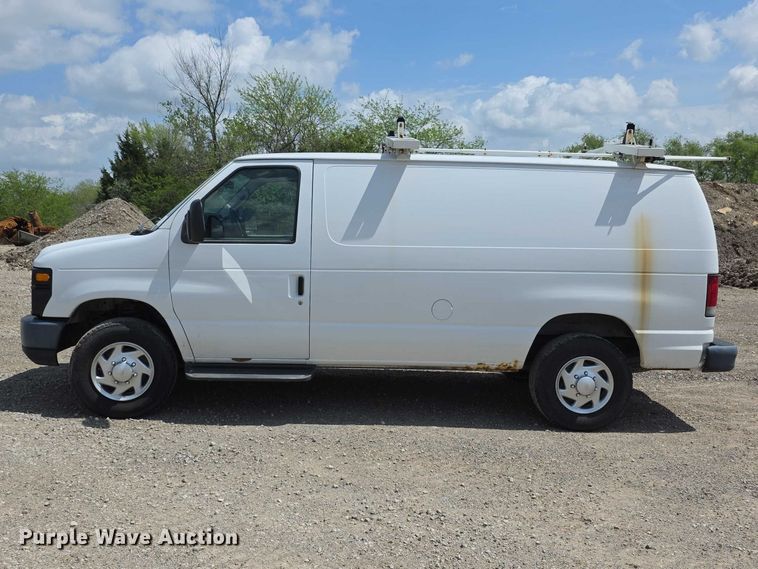 image for item FI0971 2013 Ford E350 Super Duty delivery van