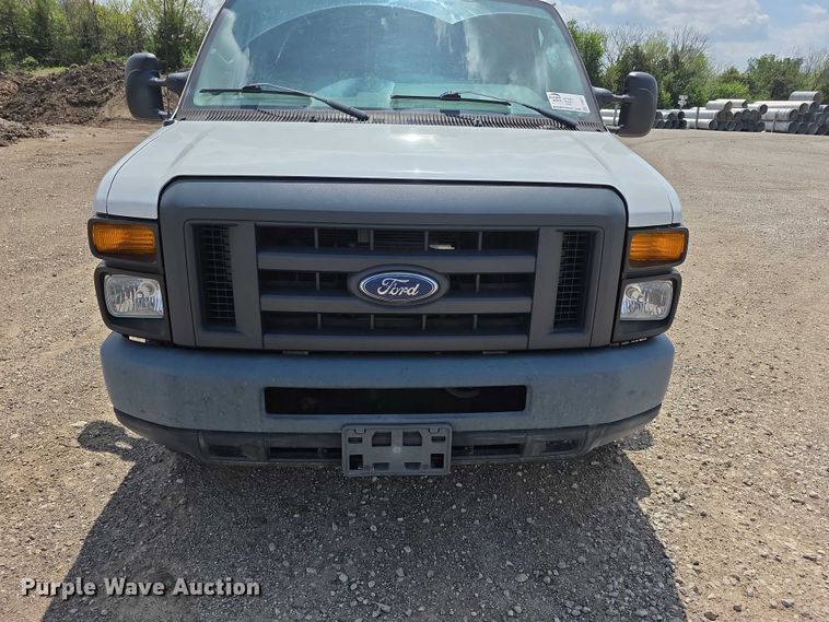 image for item FI0971 2013 Ford E350 Super Duty delivery van