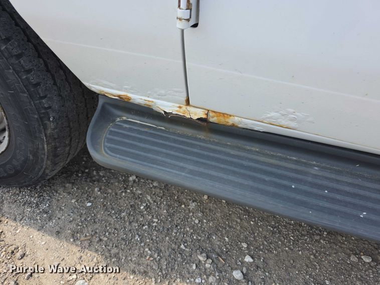 image for item FI0971 2013 Ford E350 Super Duty delivery van