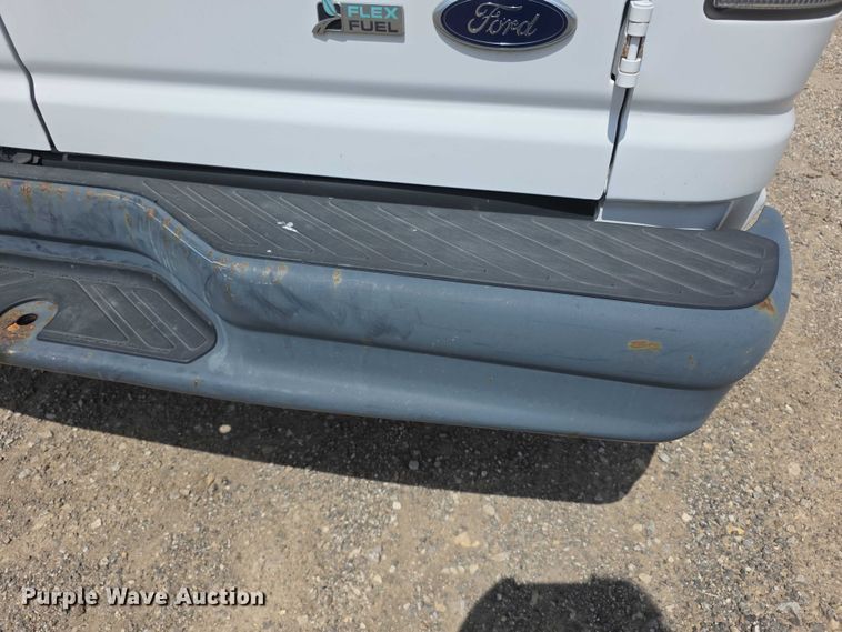 image for item FI0971 2013 Ford E350 Super Duty delivery van