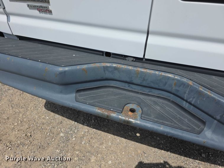 image for item FI0971 2013 Ford E350 Super Duty delivery van