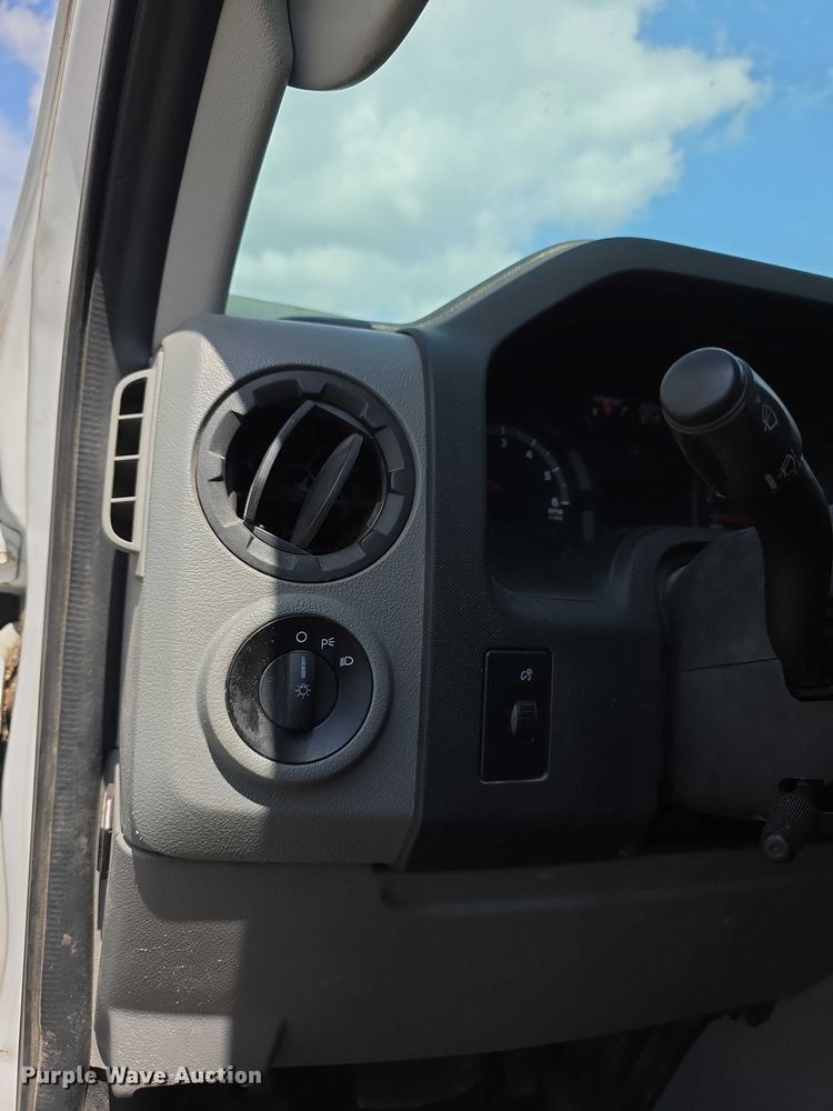 image for item FI0971 2013 Ford E350 Super Duty delivery van